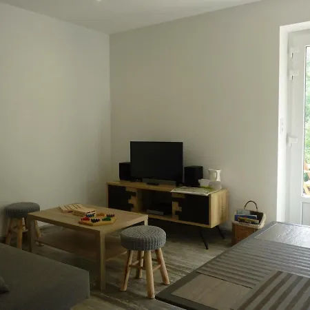 Saint-pierre-de-rivière, 3 Pièces, 5 Personnes - Fr-1-419-295